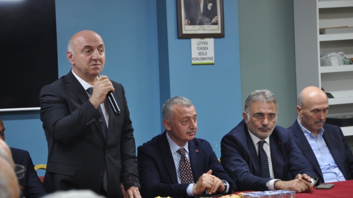 DOÇ.DR TAHİR BÜYÜKAKIN’DAN DARICA ARDAHANLILAR DERNEĞİ’NE HAYIRLI OLSUN ZİYARETİ